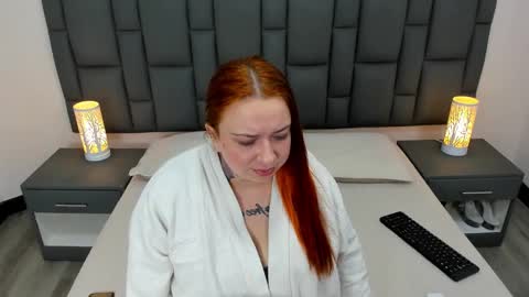 mia red hair molly short hair online show from January 12, 8:04 am