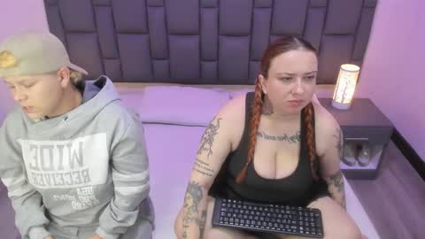 mia red hair molly short hair online show from March 6, 3:13 am