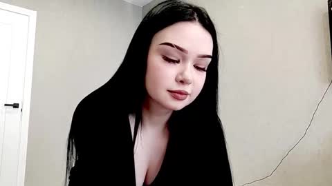 Mia online show from February 28, 8:04 am