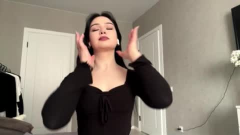 Mia online show from March 10, 8:30 am