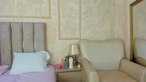 Miaasummer online show from April 7, 11:32 am