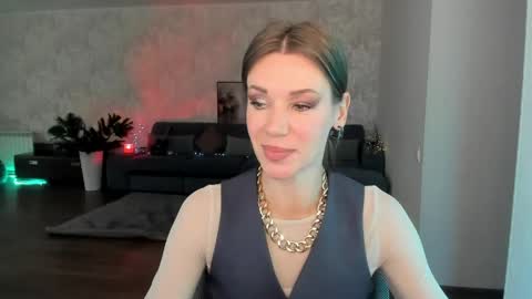Snapshot of miababy14 chatting on June 2, 4:25 am Mia online show from June 2, 4:25 am