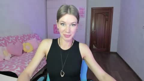 Mia online show from June 16, 4:26 am