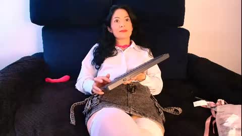 Snapshot of miabeautyxxx chatting on July 29, 1:53 pm miabeautyxxx online show from July 29, 1:53 pm