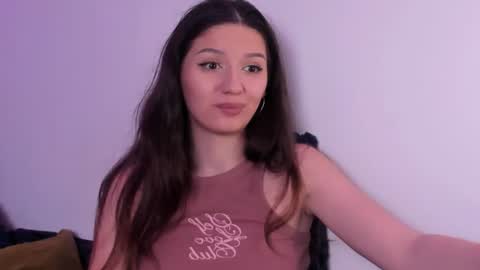 Snapshot of miabellee_ chatting on June 18, 10:47 pm mia online show from June 18, 10:47 pm