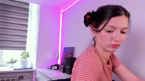 Snapshot of miabellee_ chatting on July 10, 3:58 pm mia online show from July 10, 3:58 pm