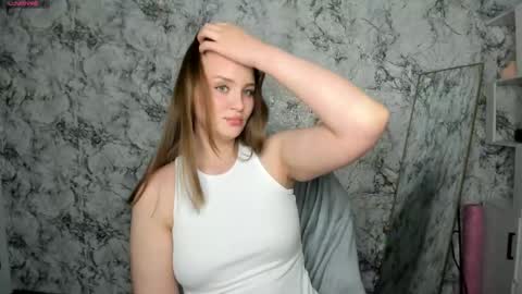 Snapshot of miabrian chatting on April 27, 7:23 pm Mia online show from April 27, 7:23 pm
