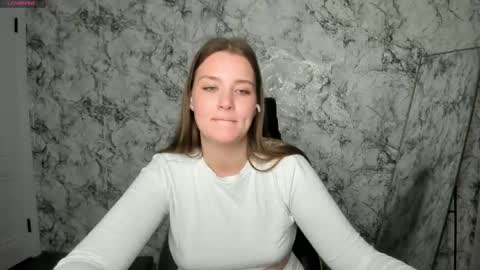 Snapshot of miabrian chatting on May 15, 8:27 pm Mia online show from May 15, 8:27 pm