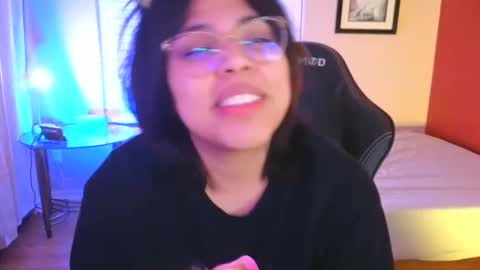 Snapshot of miacanela_xo chatting on December 18, 7:36 am Mia online show from December 18, 7:36 am