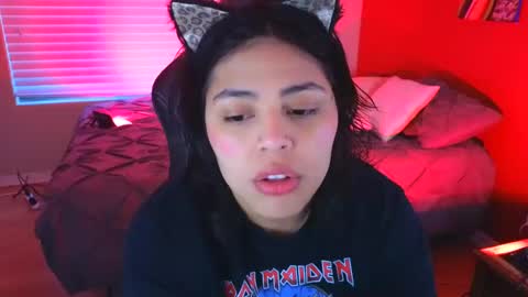 Snapshot of miacanela_xo chatting on December 25, 12:05 am Mia online show from December 25, 12:05 am