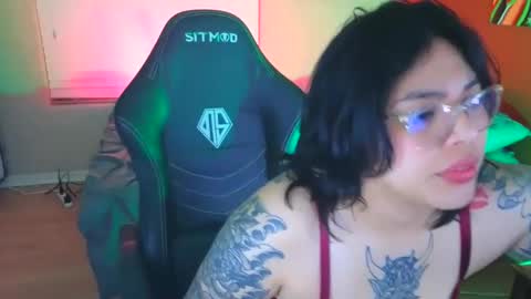 Snapshot of miacanela_xo chatting on December 25, 3:08 am Mia online show from December 25, 3:08 am