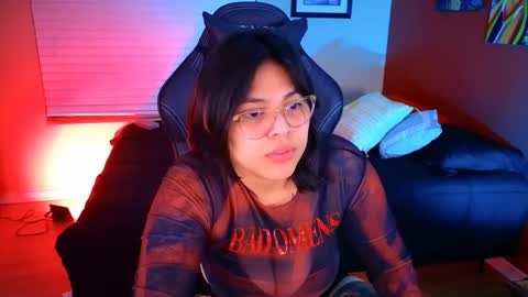 Snapshot of miacanela_xo chatting on December 29, 2:17 am Mia online show from December 29, 2:17 am