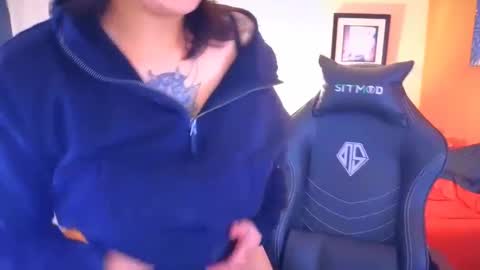 Snapshot of miacanela_xo chatting on January 11, 2:20 am Mia online show from January 11, 2:20 am