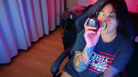 Snapshot of miacanela_xo chatting on March 10, 1:56 am Mia online show from March 10, 1:56 am