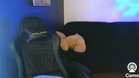 Snapshot of miacanela_xo chatting on September 21, 12:01 am Mia online show from September 21, 12:01 am