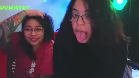 Snapshot of miacanela_xo chatting on October 9, 2:31 am Mia online show from October 9, 2:31 am