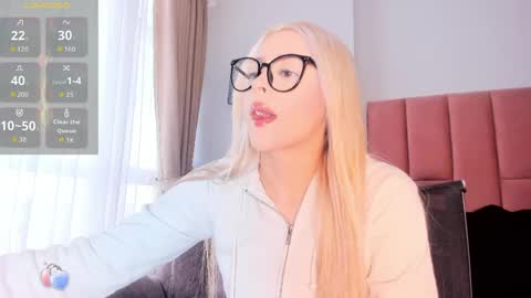 MiaCarper online show from April 27, 9:02 pm