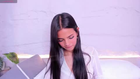 Mia online show from March 7, 8:06 pm