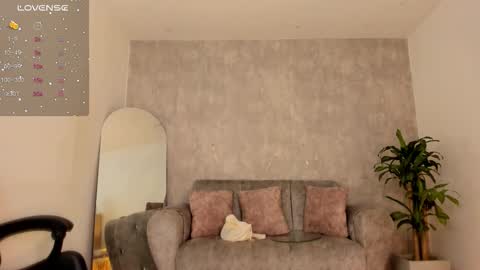 miacooper online show from December 5, 12:14 pm