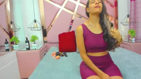 Snapshot of miacours chatting on December 16, 1:05 pm MiaCours online show from December 16, 1:05 pm