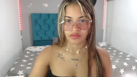 Snapshot of miacumgirl chatting on May 25, 12:22 pm miacumgirl online show from May 25, 12:22 pm