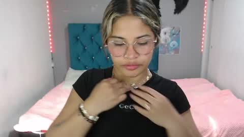 Snapshot of miacumgirl chatting on June 9, 12:17 pm miacumgirl online show from June 9, 12:17 pm