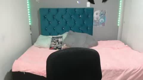 Snapshot of miacumgirl chatting on June 16, 12:19 pm miacumgirl online show from June 16, 12:19 pm