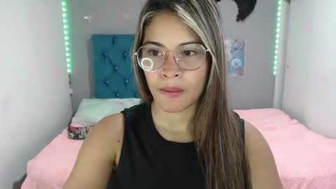 Snapshot of miacumgirl chatting on June 22, 12:13 pm miacumgirl online show from June 22, 12:13 pm