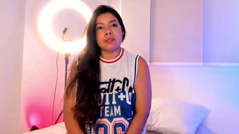 IG Yojanagomez  online show from December 16, 3:17 pm