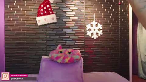 Mia online show from December 7, 4:31 am