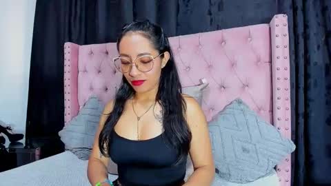 miadivinehyh online show from May 19, 12:55 pm