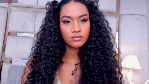 Snapshot of miaebony_ chatting on December 6, 8:07 pm Call me Mia online show from December 6, 8:07 pm