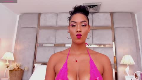 Snapshot of miaebony_ chatting on December 11, 7:25 pm Call me Mia online show from December 11, 7:25 pm