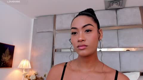 Snapshot of miaebony_ chatting on December 12, 8:53 pm Call me Mia online show from December 12, 8:53 pm