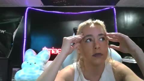 miaellababy online show from October 28, 1:09 am