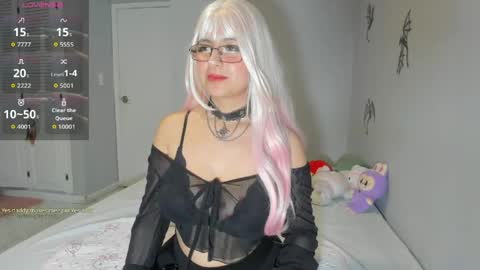 Mia Engels  online show from February 24, 12:30 am