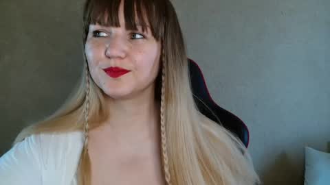 Snapshot of miafoxisja chatting on September 11, 5:29 am MiaFoxisJa online show from September 11, 5:29 am