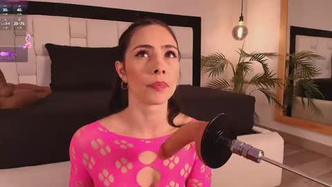 Mia online show from April 25, 11:35 am