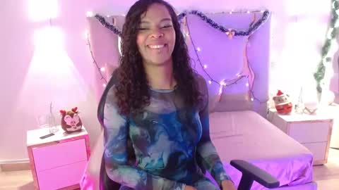 Mia online show from December 17, 8:15 pm