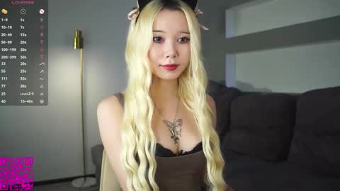 Mia online show from September 28, 7:14 am