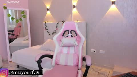 Mia Gomez online show from February 12, 1:48 pm