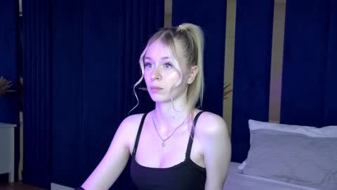 Snapshot of miagraces chatting on October 2, 5:42 pm Mia online show from October 2, 5:42 pm