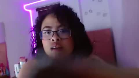 Snapshot of miahernadez303av chatting on January 6, 1:53 am MIA VELEZ online show from January 6, 1:53 am
