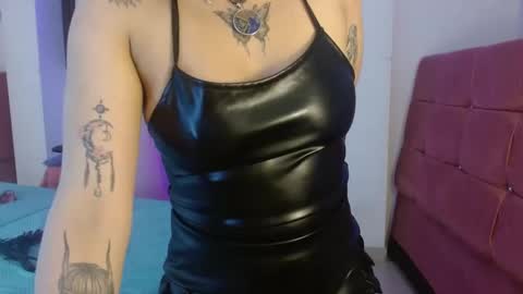 Snapshot of miahernadez303av chatting on January 8, 5:59 am MIA VELEZ online show from January 8, 5:59 am