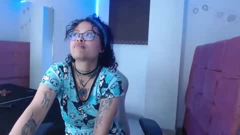 Snapshot of miahernadez303av chatting on January 23, 3:26 am MIA VELEZ online show from January 23, 3:26 am