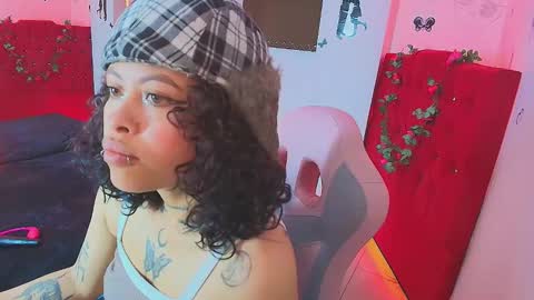 Snapshot of miahernadez303av chatting on September 11, 2:11 am MIA VELEZ online show from September 11, 2:11 am