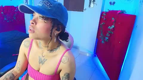 Snapshot of miahernadez303av chatting on September 12, 2:22 am MIA VELEZ online show from September 12, 2:22 am