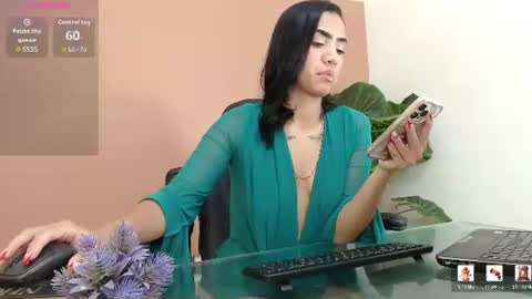 Mia online show from August 1, 5:23 pm