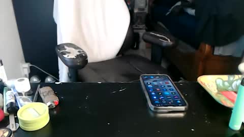 Snapshot of miaking chatting on November 6, 7:04 pm Mark online show from November 6, 7:04 pm