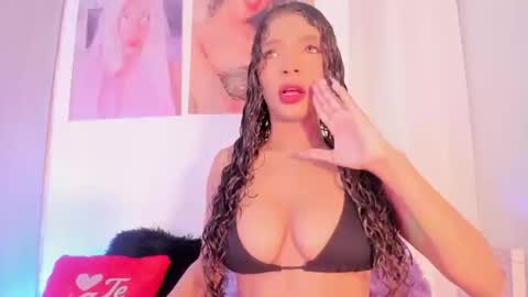 miakirshner_ online show from February 6, 3:26 pm